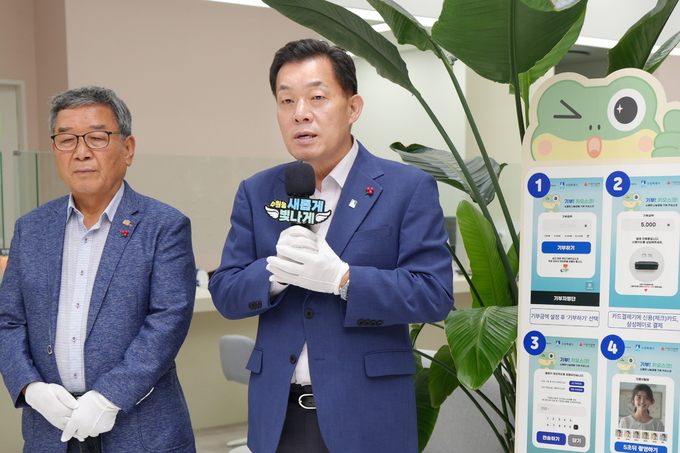 이재준 수원시장이 인사말을 하고 있다.