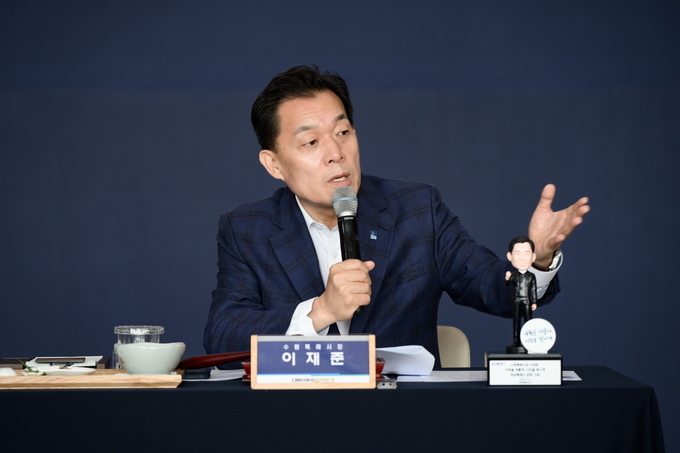 지난 12일 대한민국특례시장협의회 2025 상반기 정기회의에 참석한 이재준 시장이 발언하고 있다.