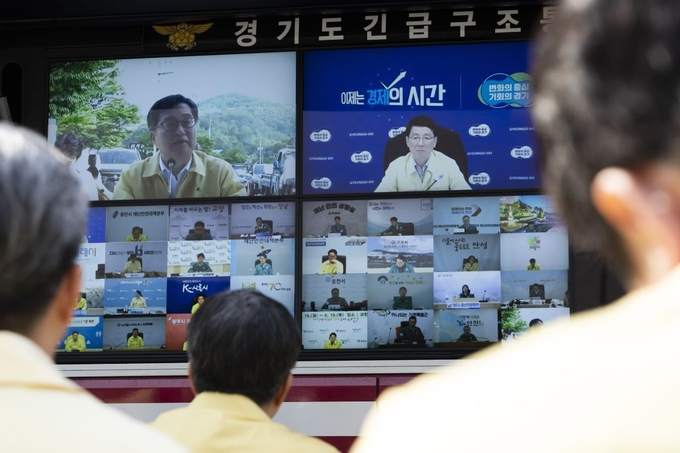 19일 오전 김동연 경기도지사가 광명 신안산선 복구 현장에서 신안산선 복구 현장점검을 하고 있다. 사진=경기도