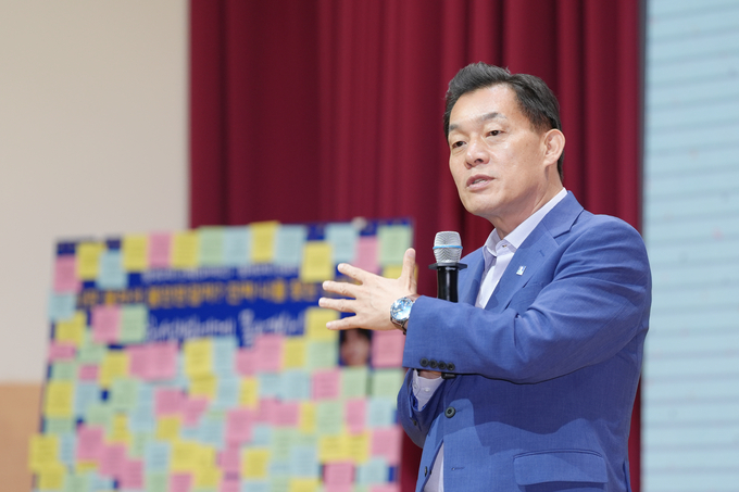 이재준 수원시장이 인사말을 하고 있다. 