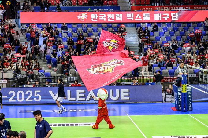 수원체육관에서 열린 한국전력 빅스톰 경기 응원 모습.