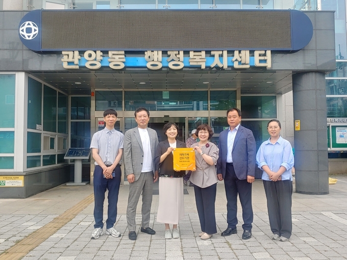 동안치매안심센터는 11일 관양동 행정복지센터를 치매극복선도기관으로 지정하고 현판식을 가졌다.
