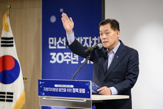 이재준 수원시장이 인사말을 하고 있다.