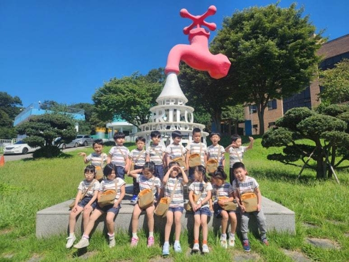 지난 9월 10일 6~7세 유치원생 어린이 30여 명이 견학프로그램에 참여하고 있다.