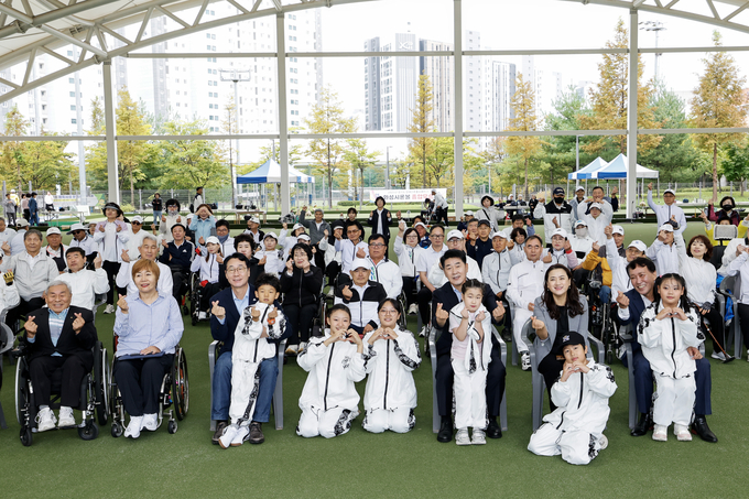전체 선수단 및 참석자 기념 사진