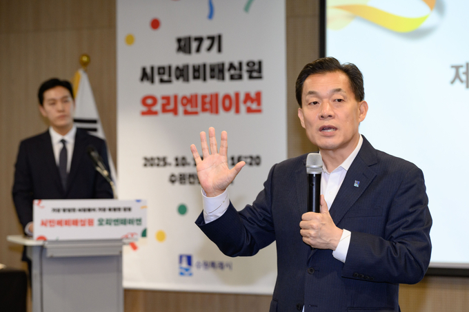 이재준 수원시장이 인사말을 하고 있다.