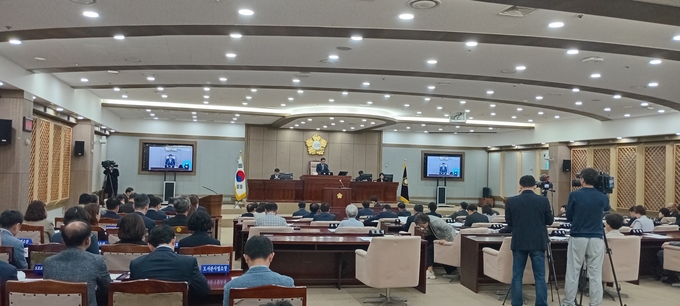 수원시의회가 16일 '제396회 임시회' 제1차 본회의를 열고 9일 간의 의정활동에 돌입했다/고정희 기자