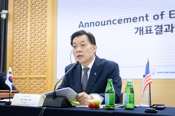 WTA 제7대 회장으로 선출된 이재준 수원시장이 총회에서 발언하고 있다.