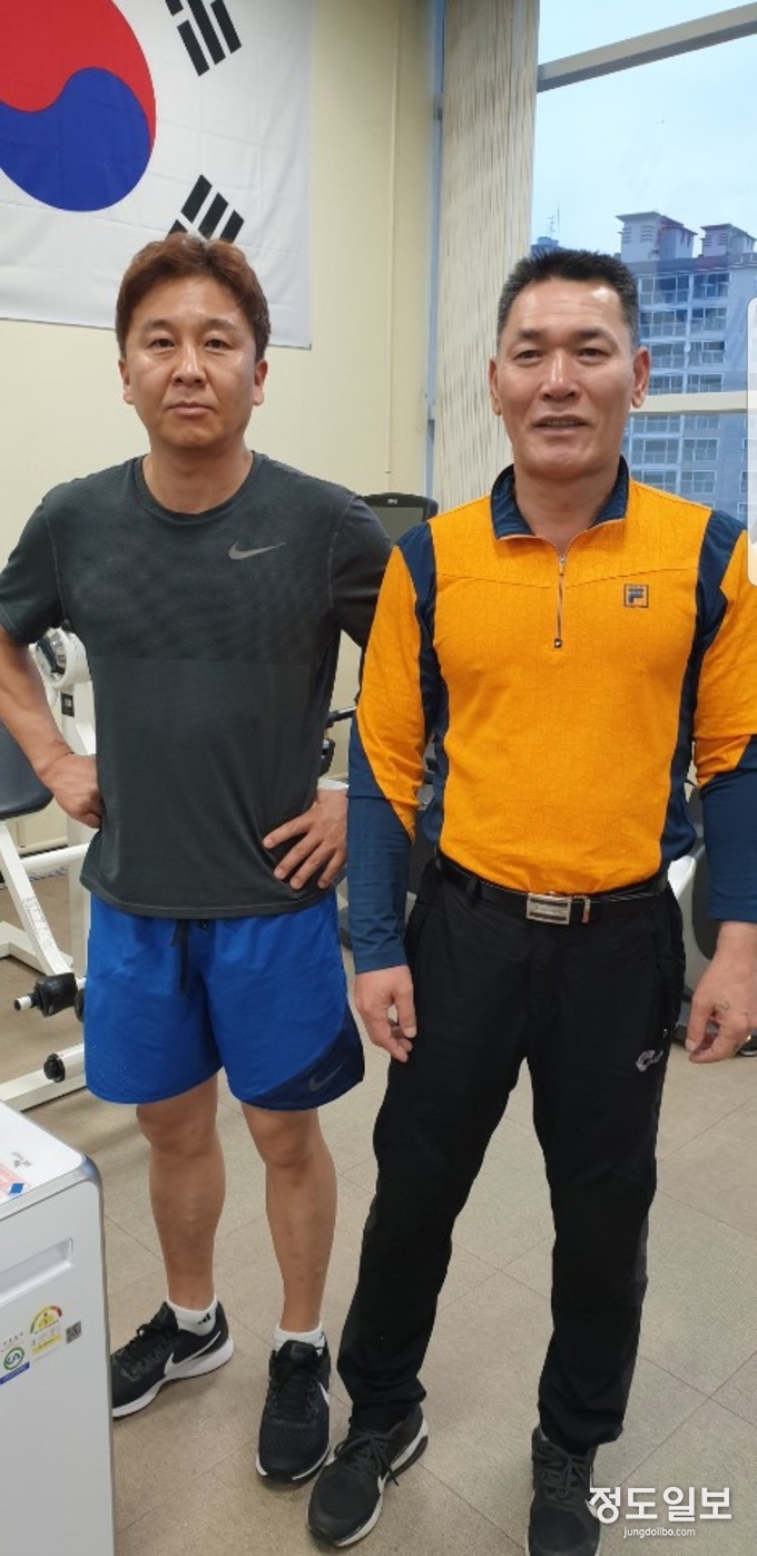 (좌)허영진씨, (우) 송창기코치