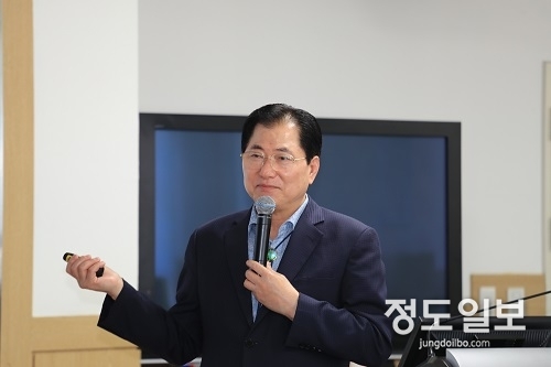신우철 완도군수, ‘해양치유산업 100년을 준비하다’ 특강