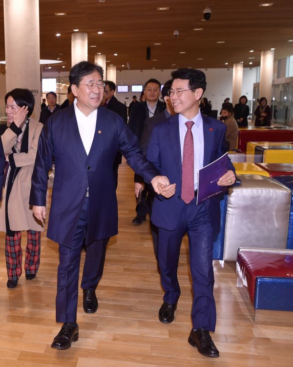 강릉시장, 문체부장관 만나 문화콘텐츠 개발 논의