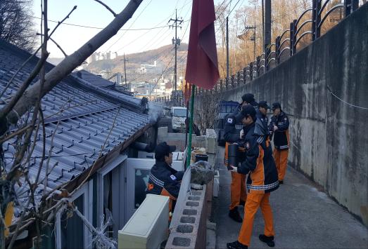 태백소방서 119 사랑나눔회, 연탄 나눔 봉사 활동 나서