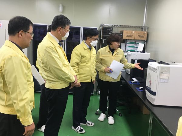 박병호 전라남도 행정부지사는 11일 전라남도 보건환경연구원을 방문해 신종 코로나바이러스 검사 진행상황과 향후 대응 계획을 점검하고 관계공무원을 격려했다.