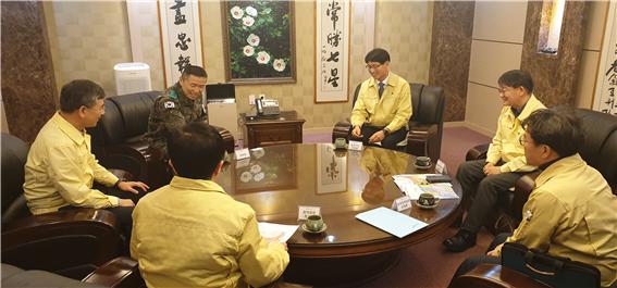 강원도와 육군 제7사단, 화천 야생멧돼지 아프리카돼지열병 지속 발생에 따른 관·군 방역 협조체계 강화