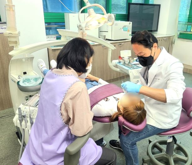 장안구보건소가 수원서광학교에서 구강보건실을 운영하고 있다.