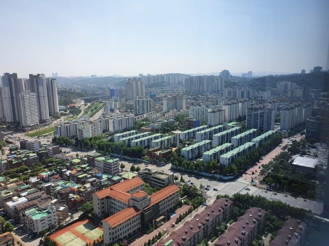 용인특례시가 올해 공동주택 보조금 27억3600만원을 지원한다. 사진은 수지구 공동주택 지역.