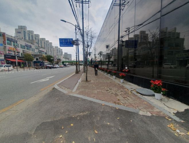 처인구가 학교 통학로 개선 사업을 추진한다. 사진은 태성중고 인근 도로.