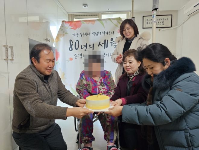 시흥시 목감동 지역사회보장협의체, 찾아가는 팔순 생신 잔치 '훈훈'