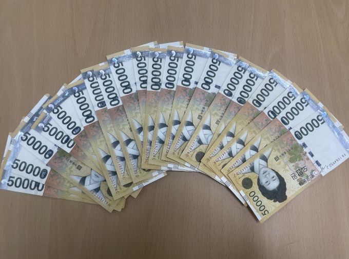 익명의 독지가, 수원시 권선구 세류2동 찾아와 '어려운 곳에 써달라' 100만원 전달해