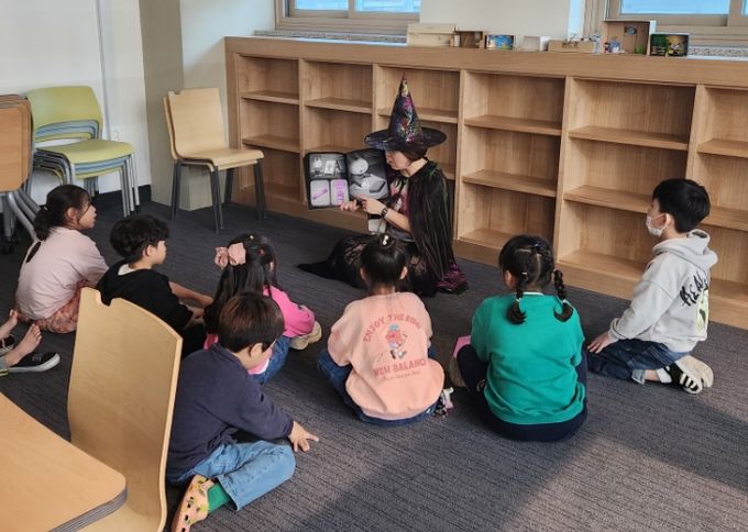 산성어린이도서관, 영어 그림책 기반 단계별 독서 프로그램 운영