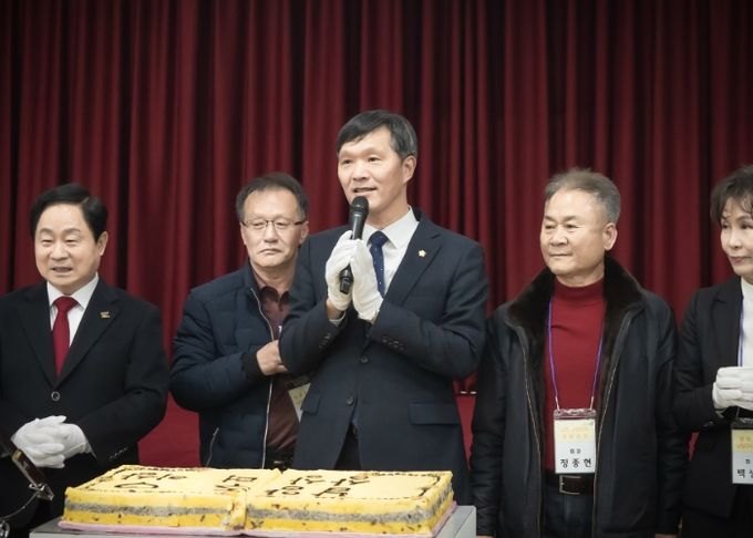 2024.02.20. 김현택 의장이 농업인 신년인사회에서 축사하고 있다.