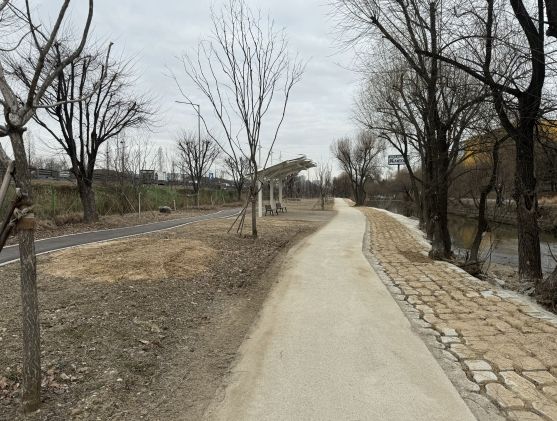 기흥구가 탄천 변인 보정동 1128-3번지 일원에 테마가 있는 보행 환경을 조성한다. 사진은 정비가 끝난 구간