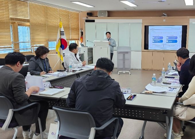 6일 전라남도교육청교육연구정보원에서 전남국제직업고등학교 운영 방안 연구용역 착수보고회가 진행되고 있다.