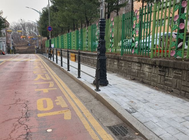 신촌초 방호울타리 정비 모습