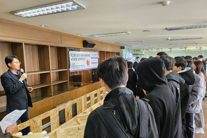 수원시글로벌평생학습관, 4족보행로봇 체험행사 개최