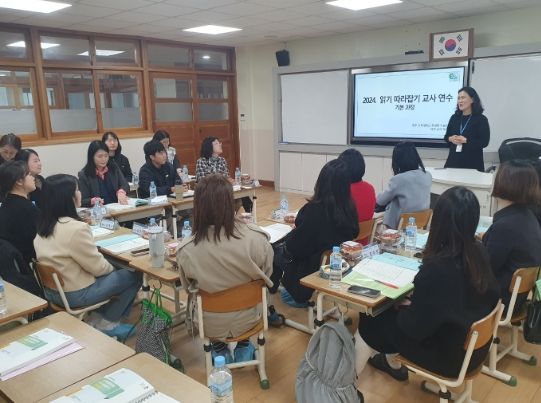 지난 3월 28일. 초등교사 17명이 2024년을 맞아 처음으로 실시한「2024 초기문해력지도 읽기 따라잡기Ⅰ」직무연수에 참여하고 있다