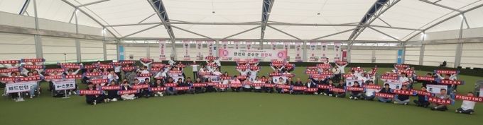 안산시는 지난 15일 능안운동장 내 론볼경기장에서 경기도장애인체육대회에 참가하는 선수단 결단식을 개최했다