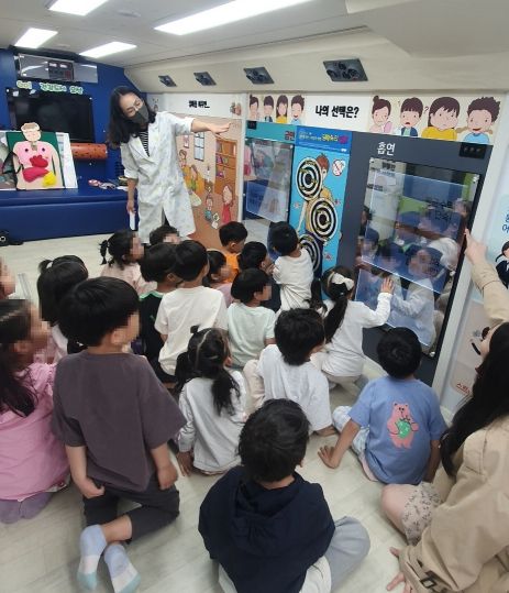 금연버스와 함께 체험형 흡연 예방 교육