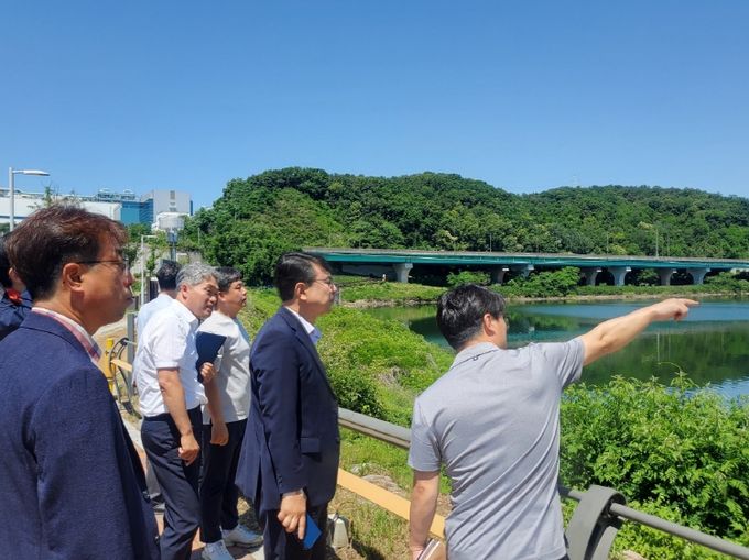 오산시, 한국농어촌공사와 여름철 대비 기흥저수지 현장 합동 점검