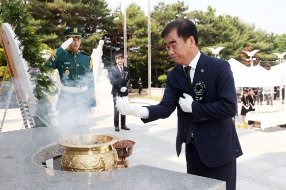 염종현 경기도의장, 6일 ‘제69회 현충일 추념식’ 참석