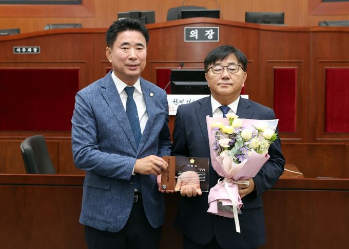 제285회 오산시의회 제1차정례회 명예의장으로 허남윤 오산대학교 총장 위촉