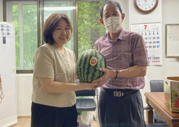 수원시 영통구 망포1동, 건강한 여름나기 복날 맞이 경로당 수박 전달
