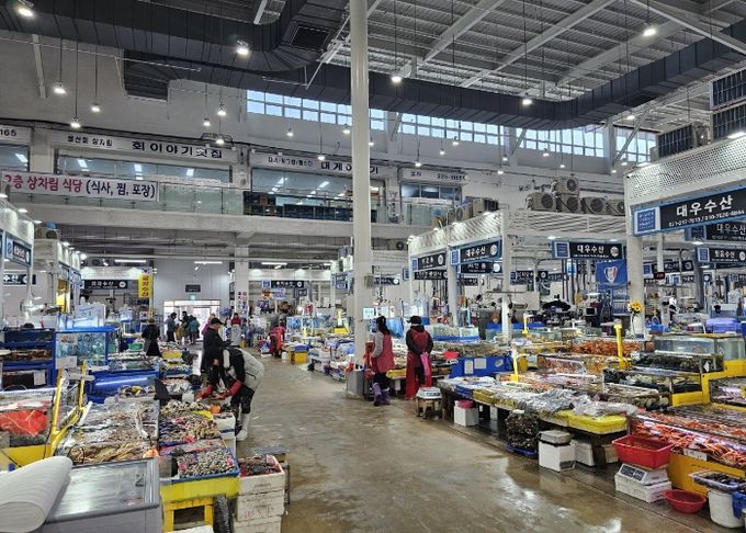 수원시 농수산물도매시장 수산동 전경.