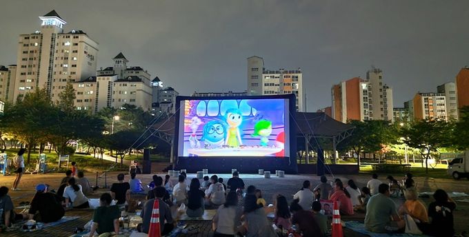 시원한 별빛 영화제 ‘능곡동에서 선사마을 캠핑’ 성료