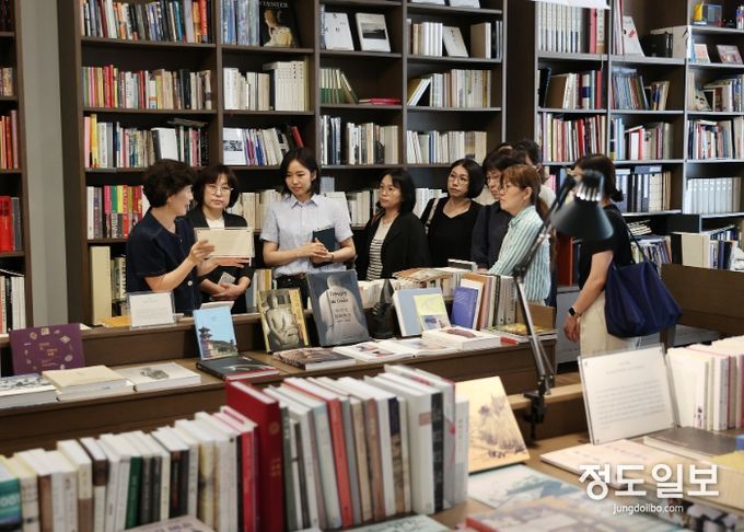 시흥시의회 ‘공공도서관 활성화 연구회’, 특화도서관 벤치마킹 실시