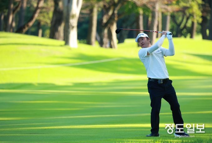 '제34회 일본 시니어 오픈 골프 챔피언십'에서 플레이하고 있는 최호성 (사진 제공 JGA)