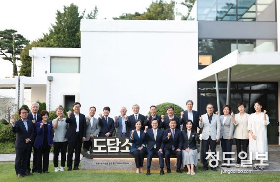 김동연, 전해철 위원장과 제2기 도정자문위원회 출범. 첫 회의 열어