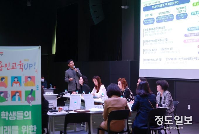 이상일 용인특례시장은 2일 용인미디어센터에서 수지·죽전·동백·구성 지역 중학교 학부모 대표들과 간담회를 했다.