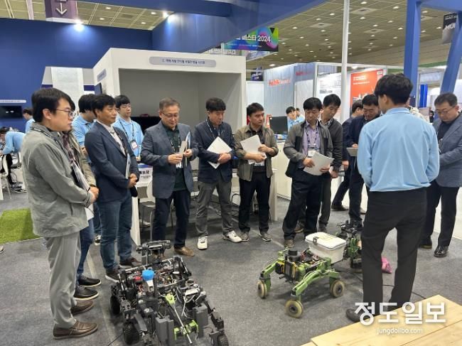 학생 맞춤교육 실현을 위한 학교관리자 디지털 리더십 역량 강화