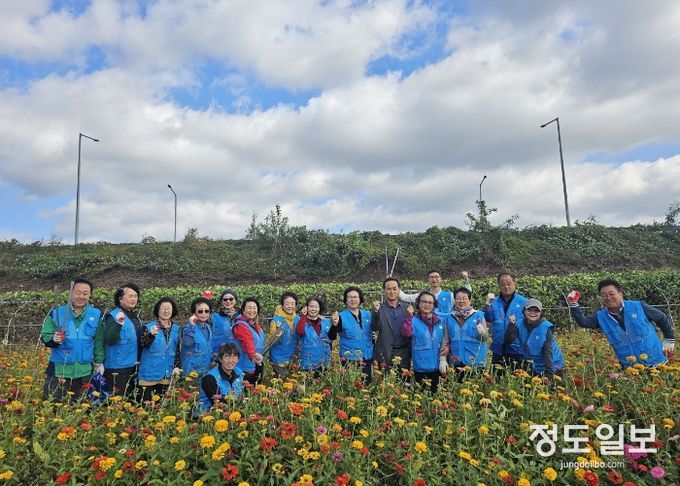 고삼면 주민자치위원회, 한천변 꽃길 환경 정비 활동