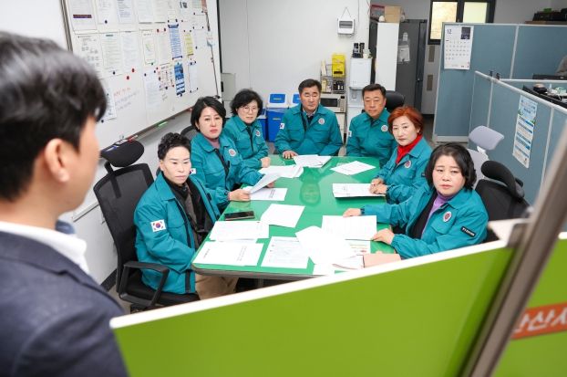 안산시의회 예산결산특별위원회가 13일 제294회 제2차 정례회 중 현장활동을 실시했다. 사진은 이날 안산 공동구시설을 방문한 예산결산특별위원회 위원들의 모습.