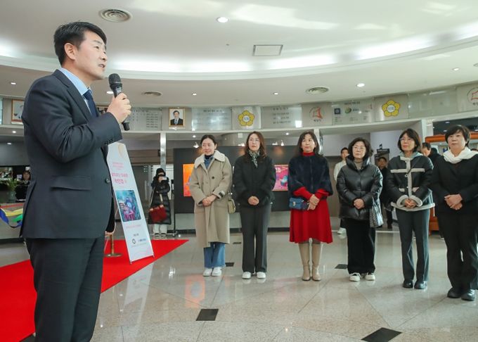 배정수 의장이 인사말을 하고 있다