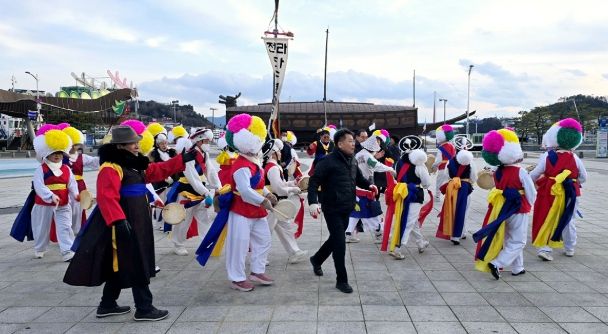 여수시 중앙동 주민자치회(회장 최정규)가 지난 5일부터 6일까지 이틀간 ‘정월대보름 지신밟기 문화행사’를 가졌다.