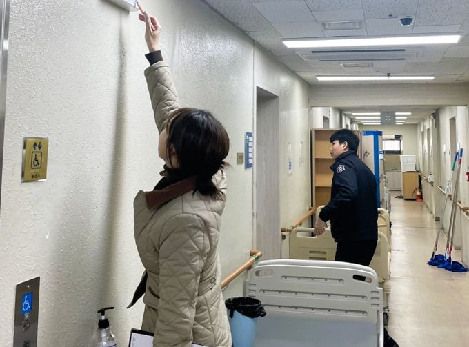 장성군과 장성소방서가 13일 지역 내 병원‧요양병원 2곳을 대상으로 합동 안전점검을 실시했다.