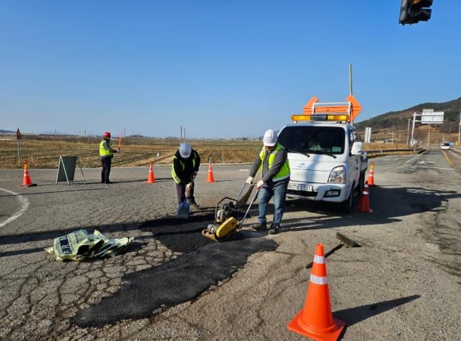 영광군, 도로 파임(포트홀) 긴급 정비로 차량통행 불편해소