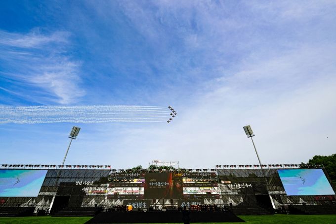 <제64회 아산 성웅 이순신축제>의 화려한 개막, 블랙이글스 에어쇼